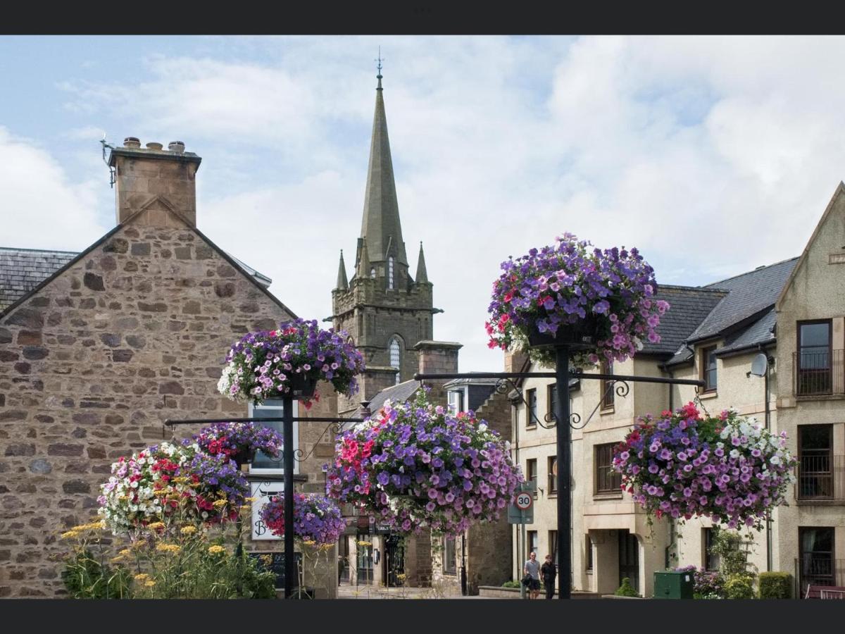 Exclusive double room, en-suite wet room Private entrance Forres Extérieur photo