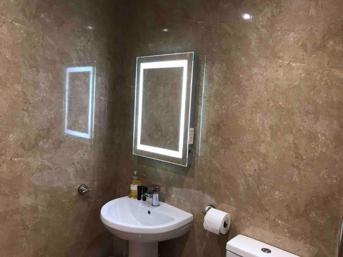 Exclusive double room, en-suite wet room Private entrance Forres Extérieur photo